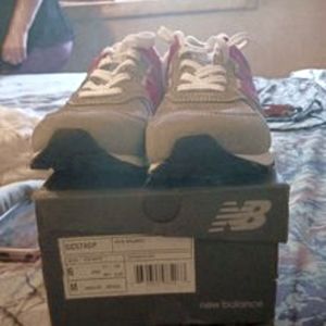 Brand new size 6 ladies new balance  pink and grey